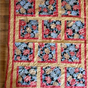 Floral Patchwork Quilt - Multicolor